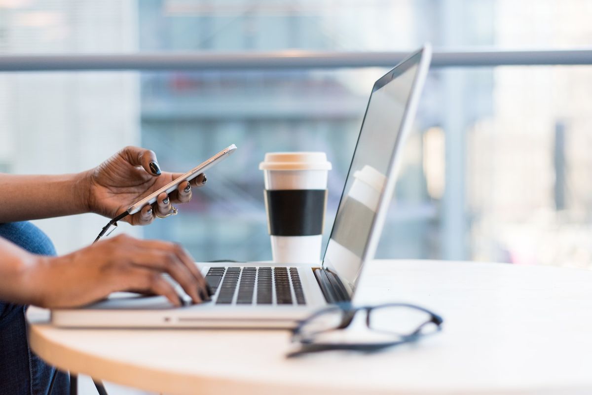 Situs untuk mereview CV