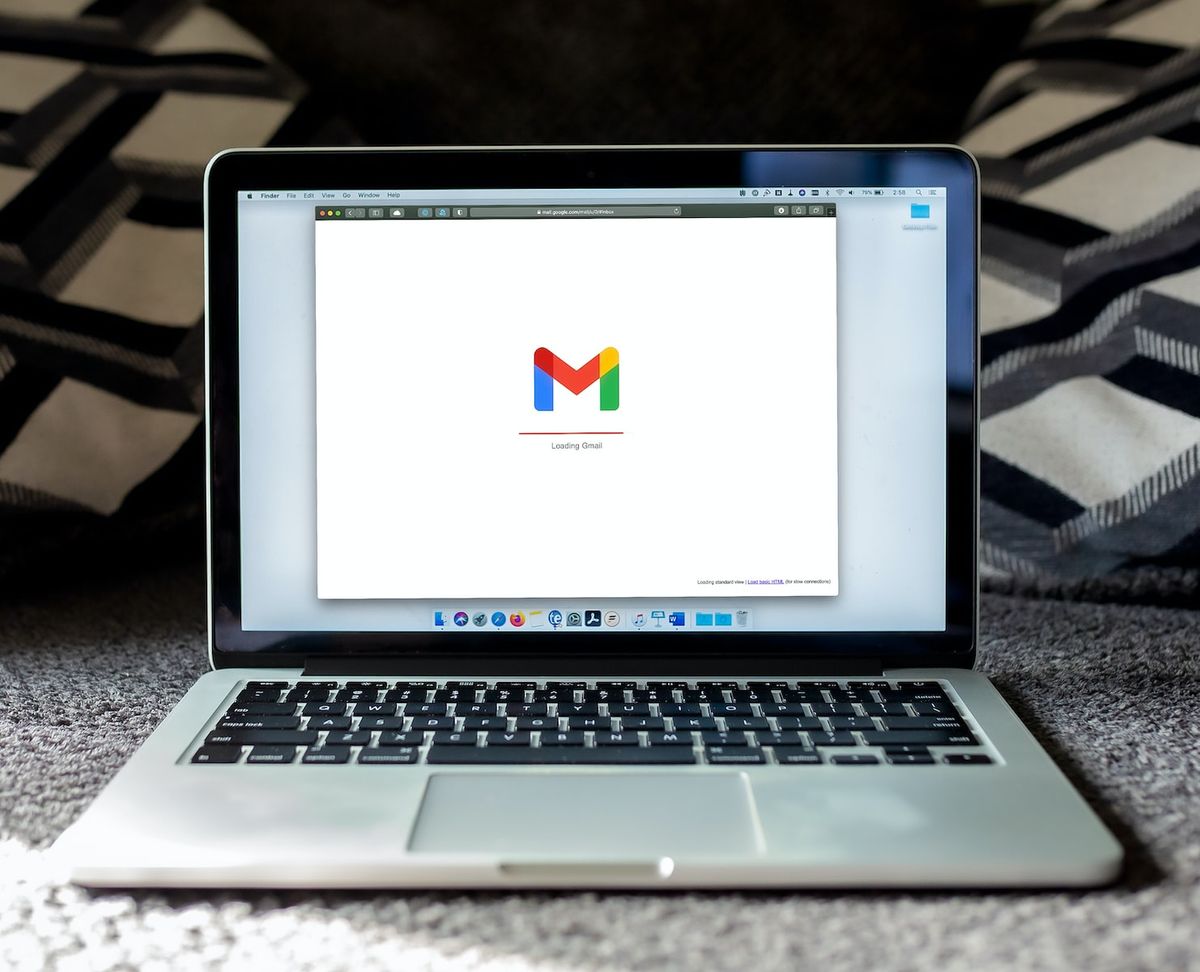 etika mengirim CV lewat email
