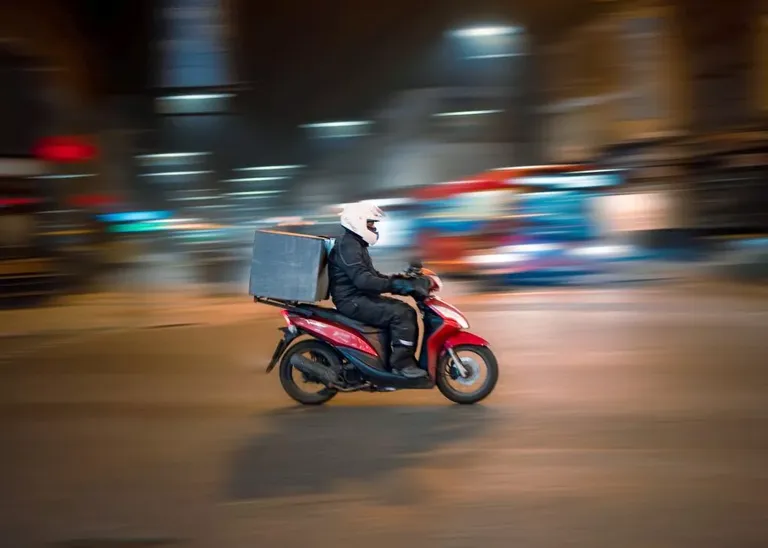 berapa gaji kurir anteraja