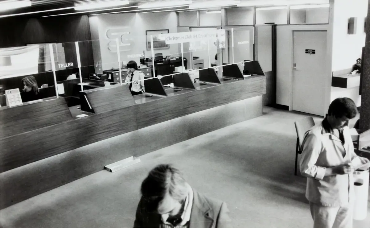 tugas customer service bank