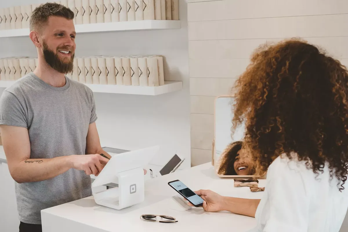 Cara merespon pelanggan diluar jam kerja untuk seorang customer service