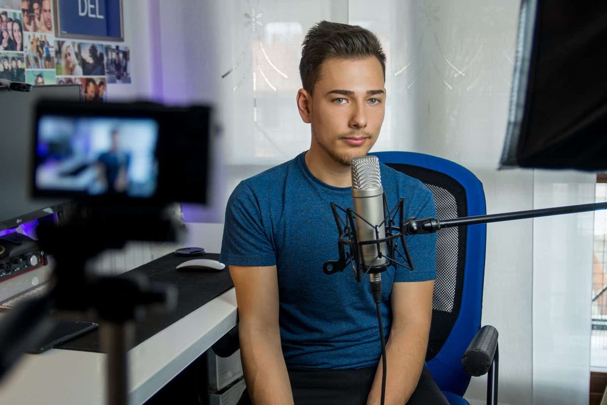 gaji Youtuber 100.000 subscriber